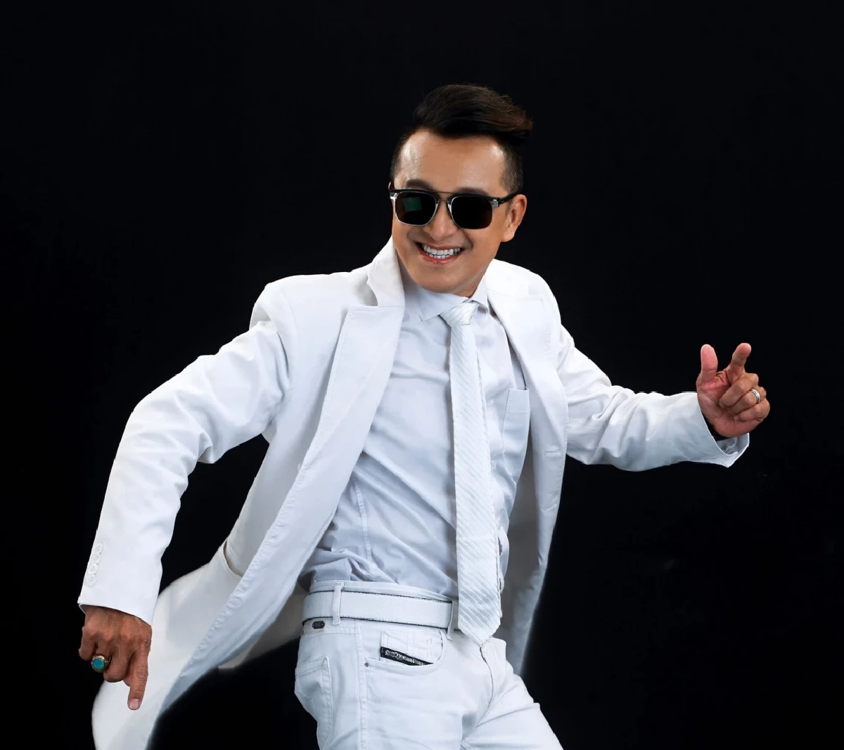 "ติ๊ก ชีโร่" เปิดภาพล่าสุด ยกมือไหว้ต่อหน้าพระ เผยสภาพจิตใจ