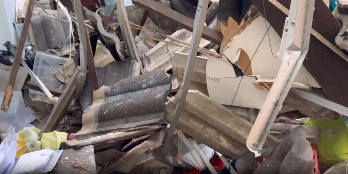 อย่าไว้ใจปลวก! ระทึกปลวกแทะโครงหลังคา ถล่มทับคนในบ้าน