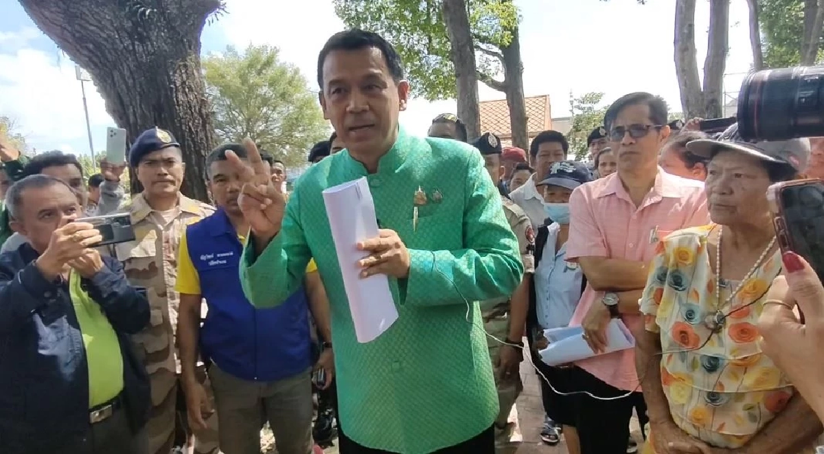 "เงินเยียวยาน้ำท่วม" ได้วันไหน ชาวเมืองคอนฯ สุดทน! บุกศาลากลางจังหวัด