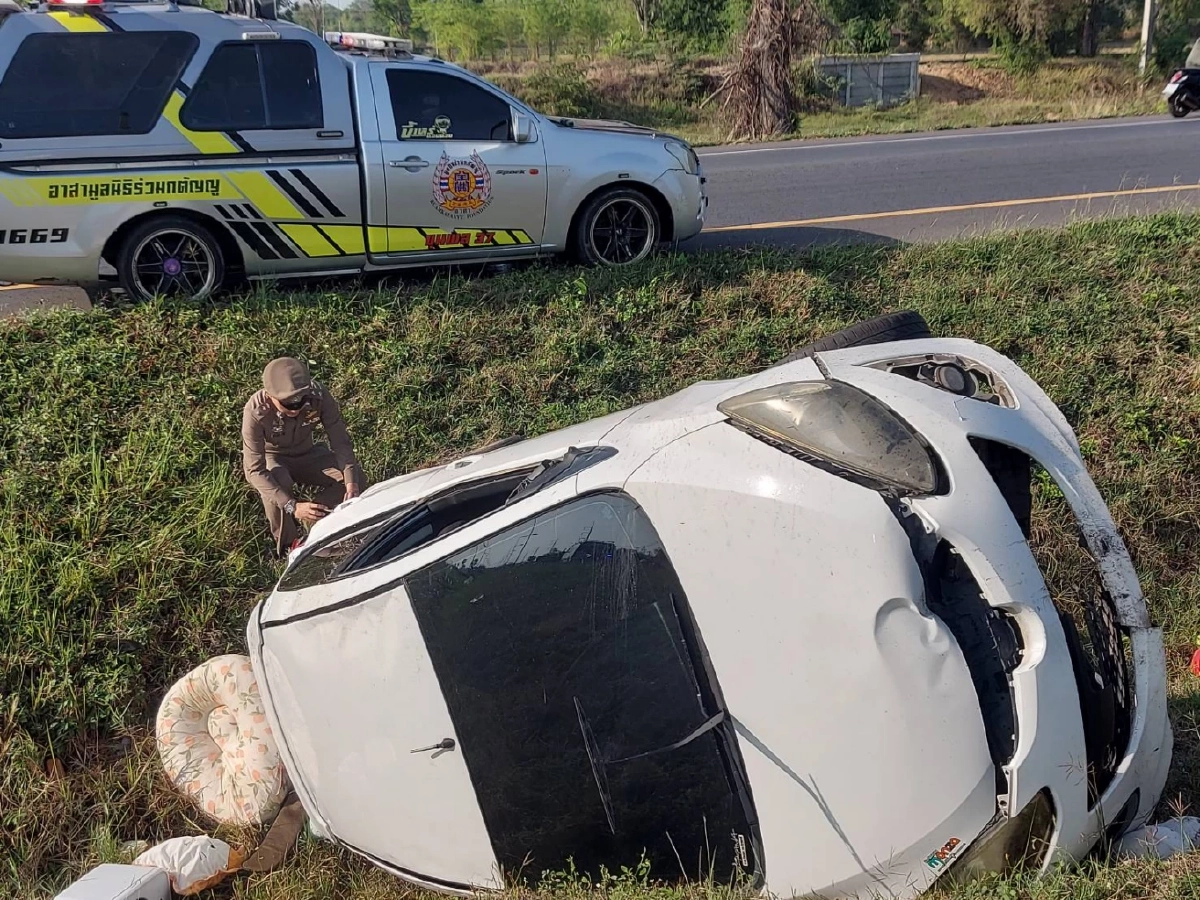 หนุ่ม 27 พาครอบครัวกลับบ้านสงกรานต์ วูบรถคว่ำแม่ยายดับ