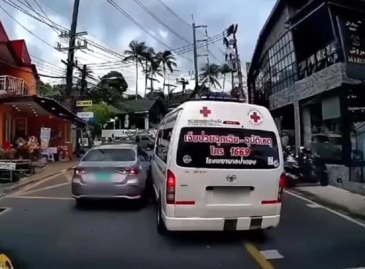 สุดสลด แท็กซี่ ขวางรถฉุกเฉิน นำส่งผู้ป่วยไม่ทัน เสียชีวิต