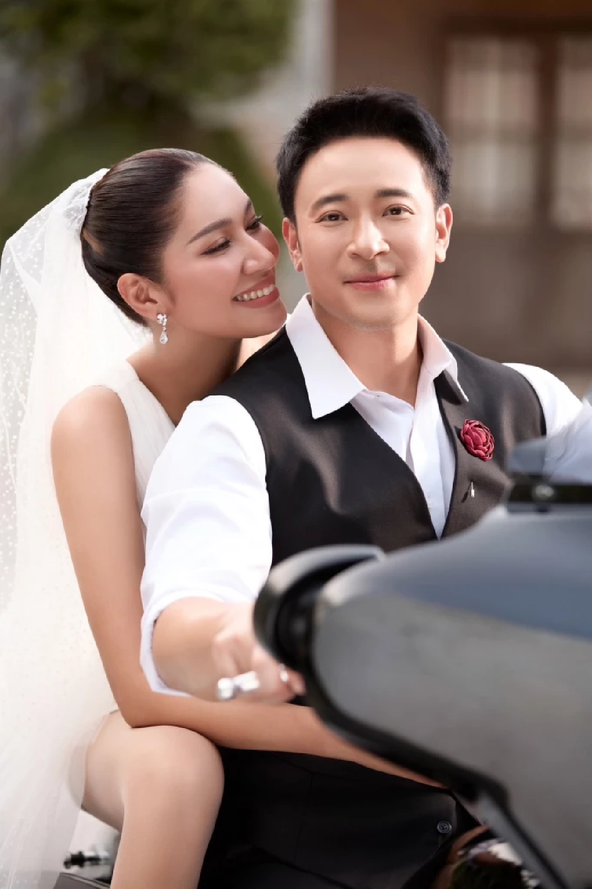 เปิดภาพหวาน "เบนซ์ - มิค" ถ่ายพรีเวดดิ้ง ครบรอบแต่งงาน 12 ปี