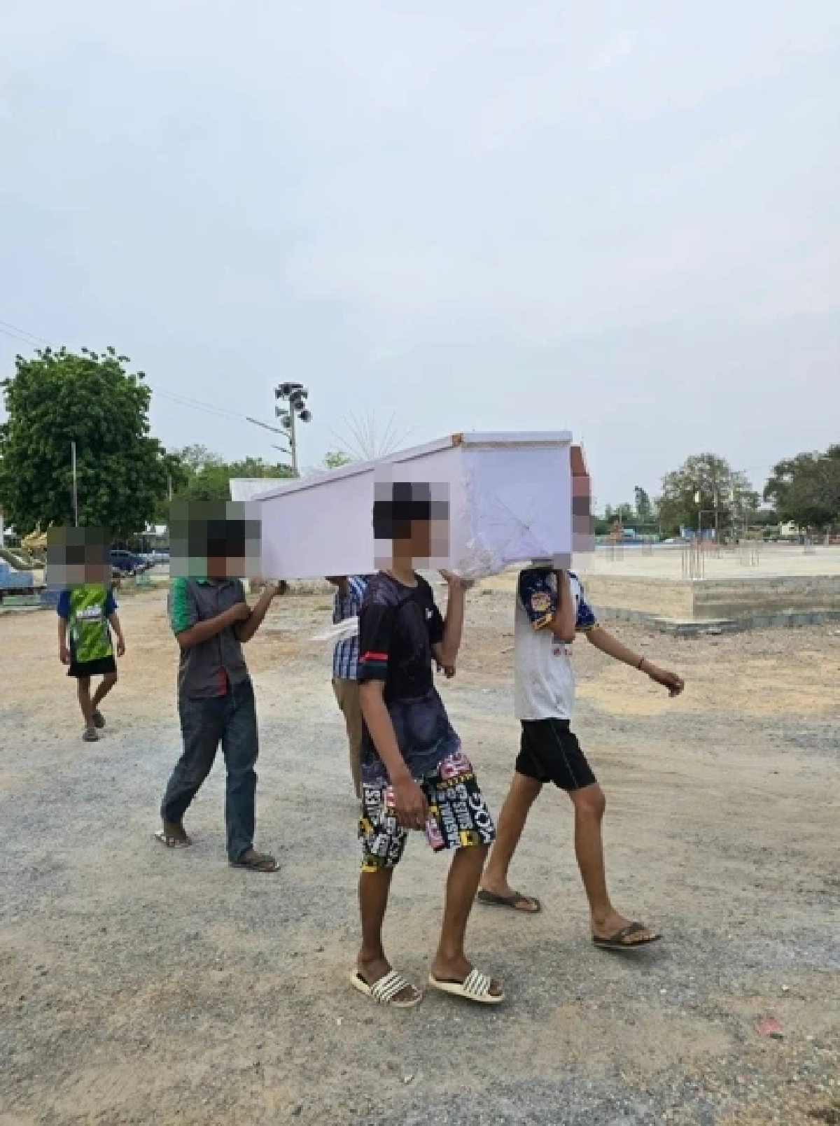 มอบตัวแล้ว! คนขับรถบรรทุกชนเด็ก 13  เสียชีวิต ขับรถหนีเพราะตกใจ