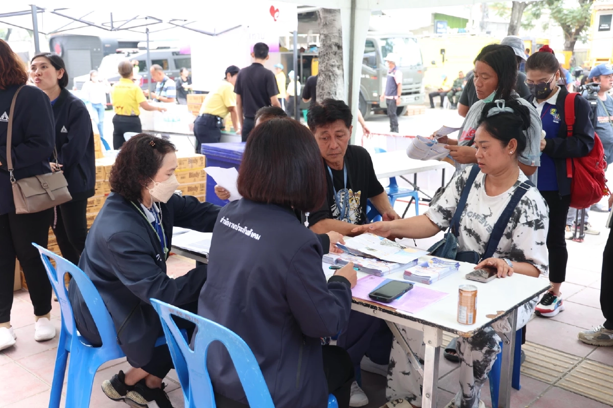 “มารศรี” เลขาธิการ สปส. ลงพื้นที่ศูนย์ช่วยเหลือกระทรวงแรงงาน จตุจักร