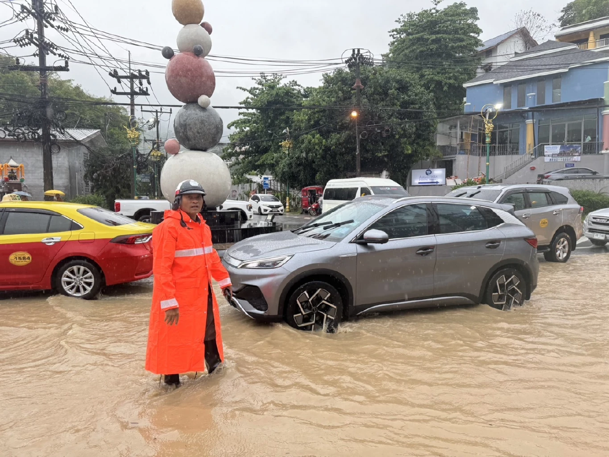 ภูเก็ตน้ำท่วมขังหลายจุด หลังฝนตกต่อเนื่อง นานหลายชั่วโมง