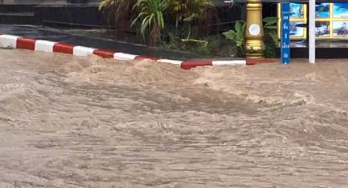 ภูเก็ตน้ำท่วมขังหลายจุด หลังฝนตกต่อเนื่อง นานหลายชั่วโมง
