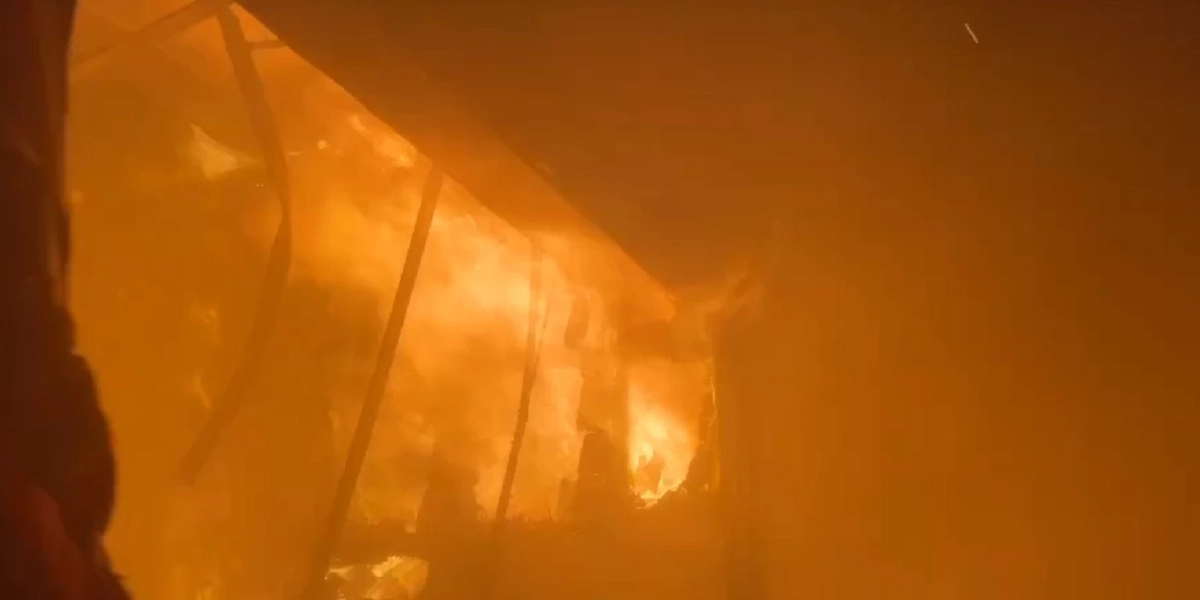 ไฟไหม้ รร.มัธยมวัดหนองจอก ล่าสุดเจ้าหน้าที่คุมเพลิงได้แล้ว