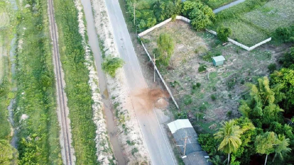 คนร้าย ลอบวางระเบิด "ทหารช่าง" กลับจากขุดลอกคลอง บาดเจ็บ 2 นาย