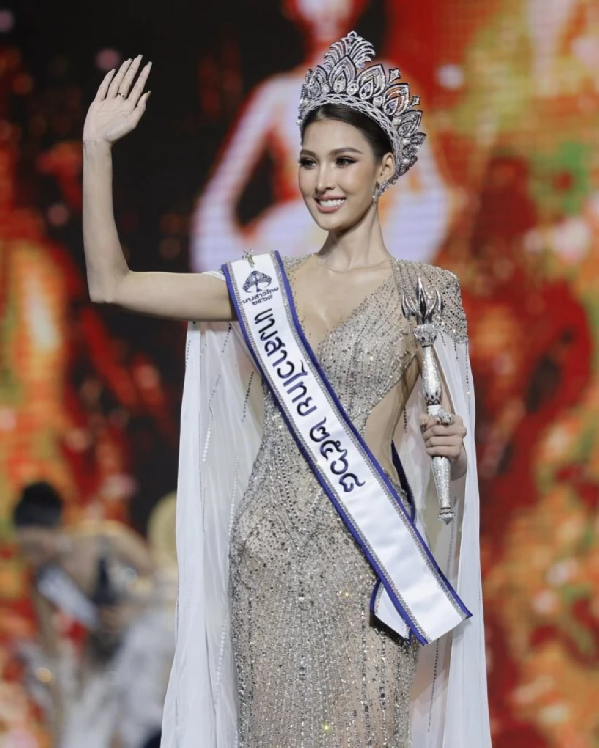 \"หมูแฮม\" ไม่หยุดเฉิดฉาย ขโมยซีนทุกสายตา ครองมงกุฎนางสาวไทย ปี 68