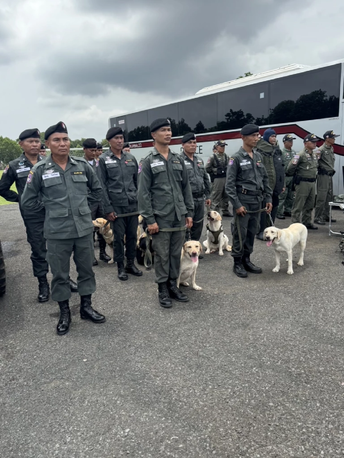 "บิ๊กต่าย" บินด่วนอุบลฯ ตรวจความพร้อมกำลังพล-อาวุธ ตึงชายแดนไทย