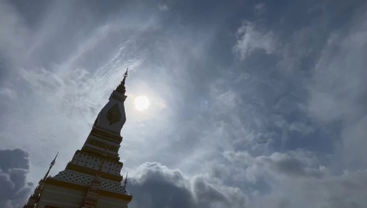 ปาฏิหาริย์กลางพิธี! ขณะแม่ทัพภาคที่ 2 ร่วมถวายพระประธานโบราณ \"ปางสะดุ้งมาร\"