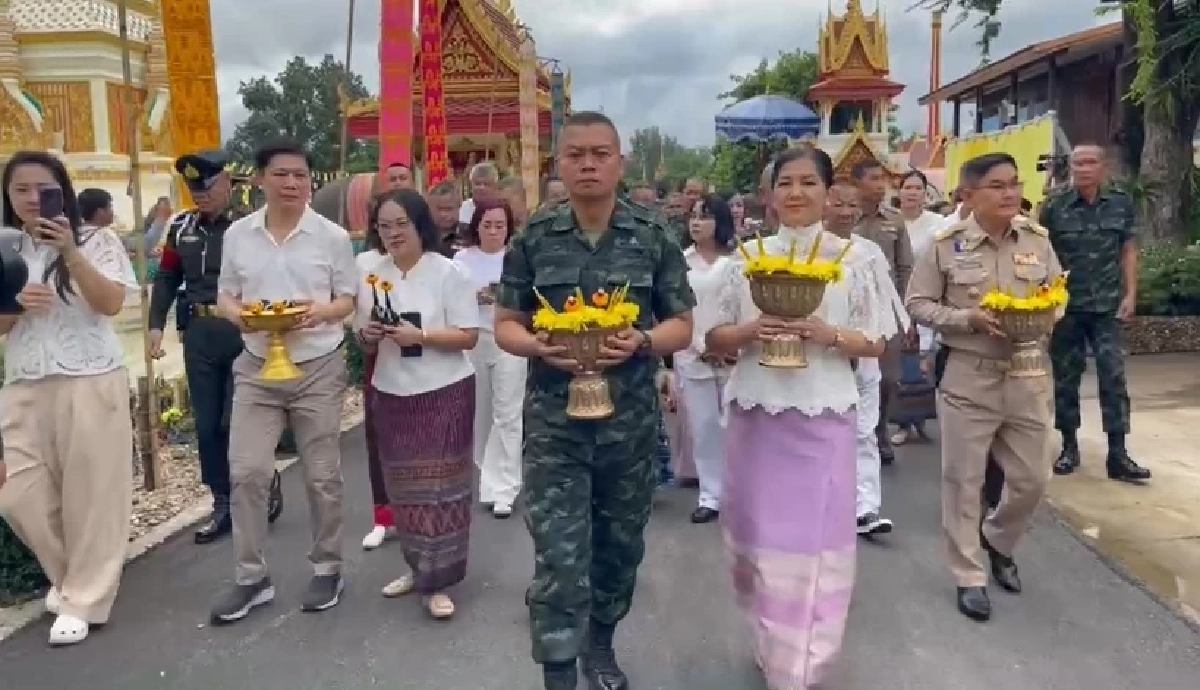 ปาฏิหาริย์กลางพิธี! ขณะแม่ทัพภาคที่ 2 ร่วมถวายพระประธานโบราณ \"ปางสะดุ้งมาร\"