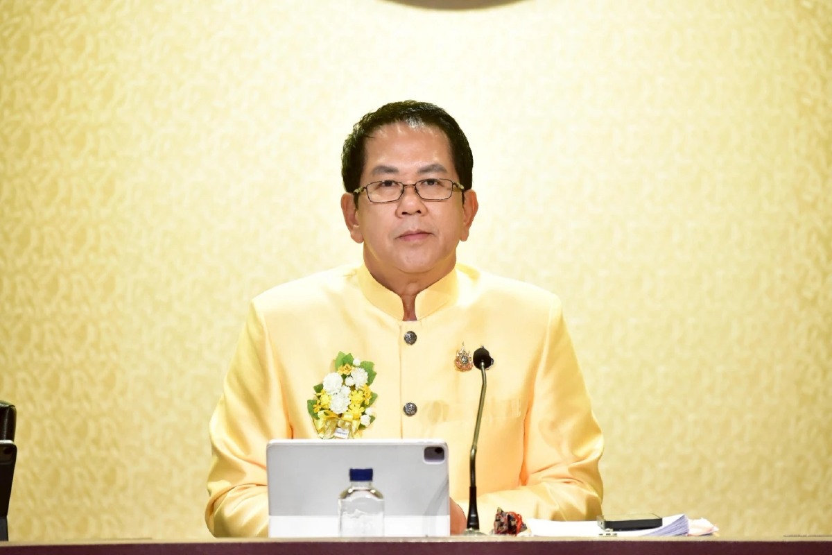 นายจิรายุ ห่วงทรัพย์
