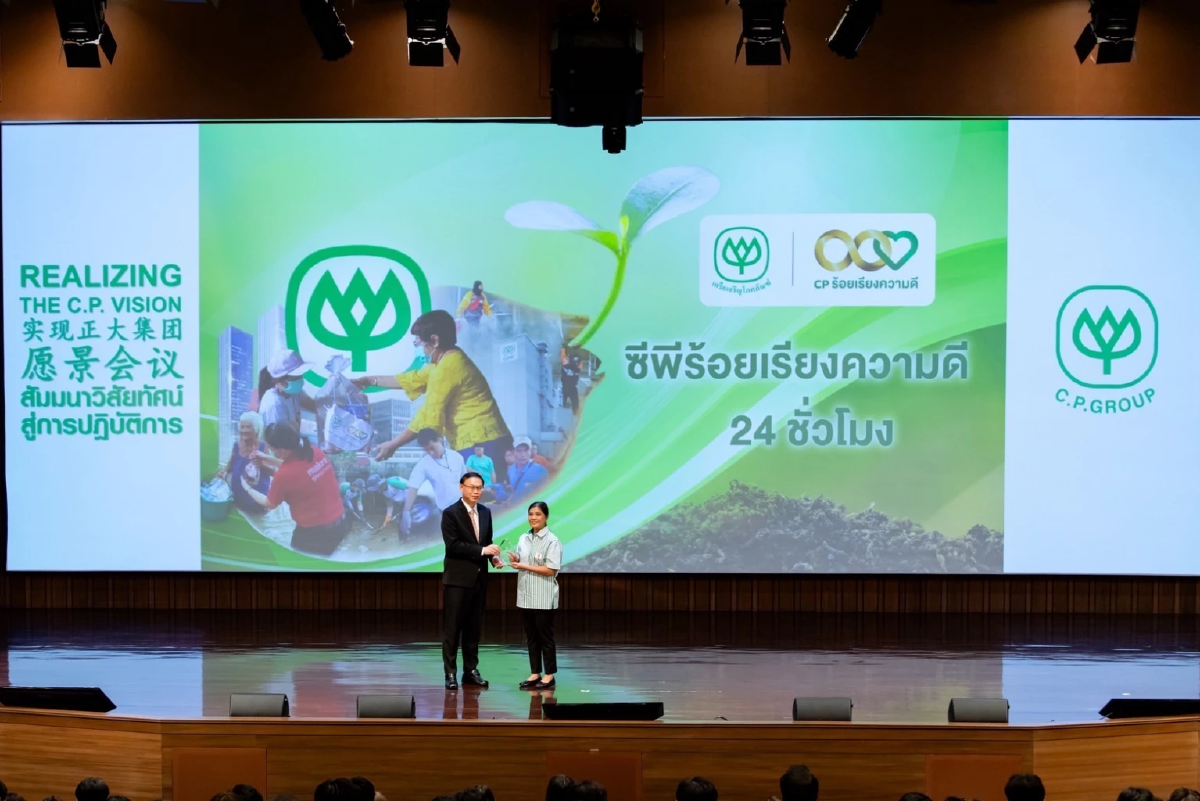 นายอุกฤษฎ์ วิมลธรรมธาดา พนักงานร้านเซเว่น อีเลฟเว่น สาขาขนส่งผู้โดยสารจังหวัดตะกั่วป่า บริษัท ซีพี ออลล์ จำกัด (มหาชน)