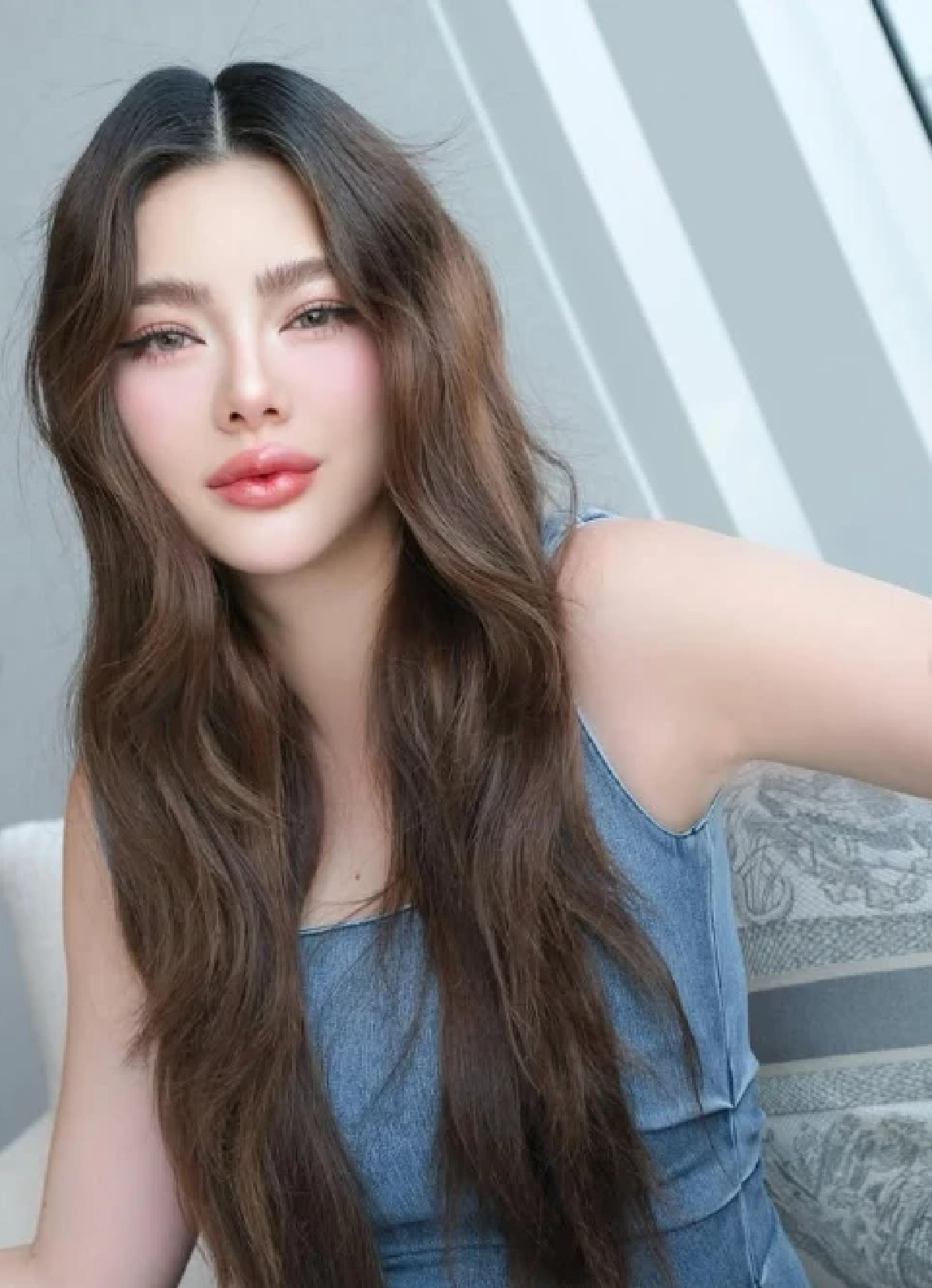 \"ดิว อริสรา\" คัมแบ็ก! โผล่รีวิวเครื่องสำอาง ไม่สนดราม่า ชาวเน็ตซูมตาแตก!