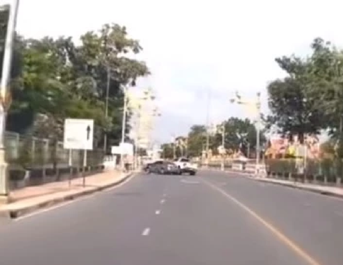 ร้องสื่อ ถูกเจ้าหน้าที่ รพ. ใช้ขับรถหลวงเมาแล้วขับ ชนรถพังยับ