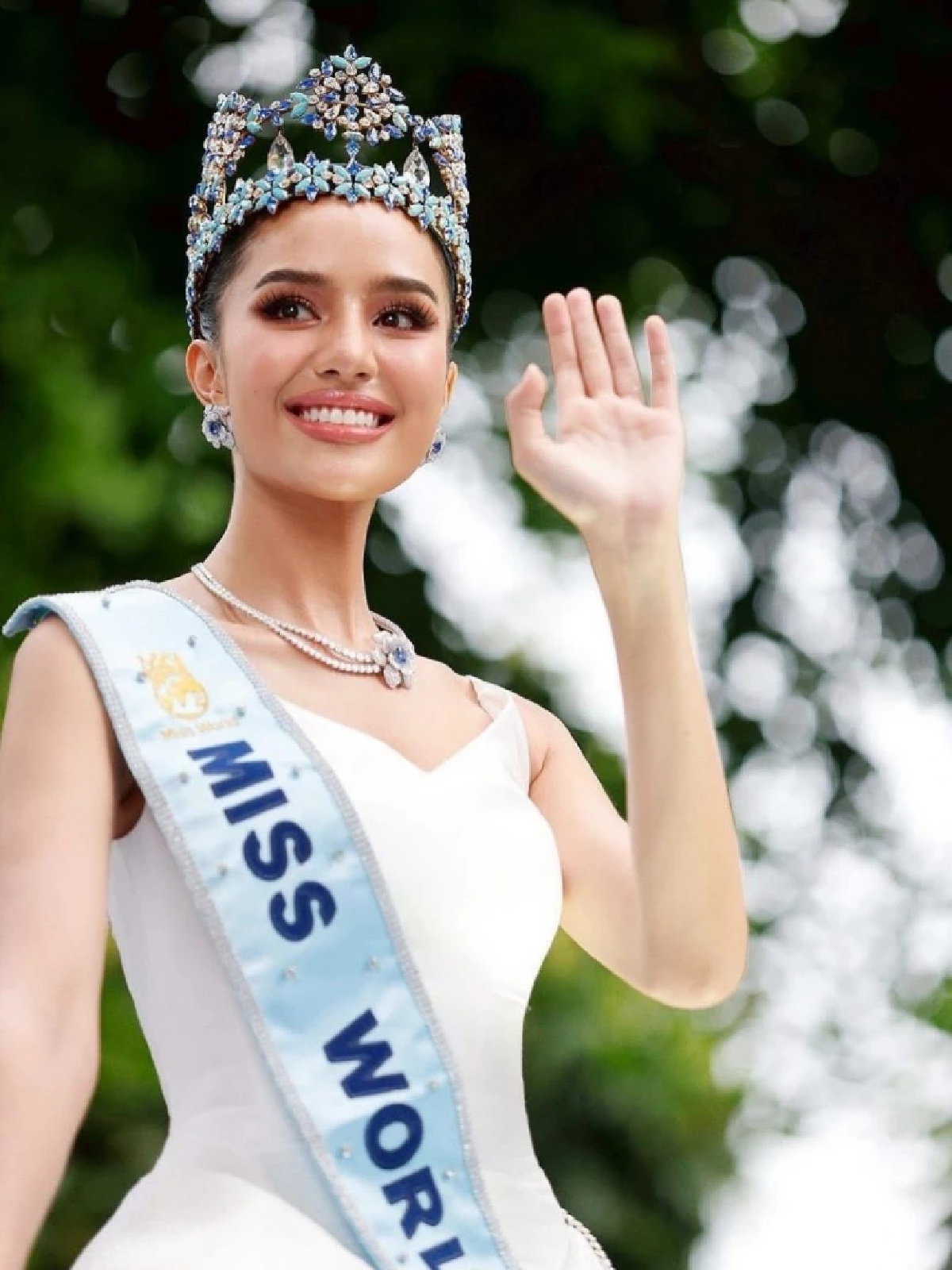 \"โอปอล สุชาตา\"  ลั่น! สันติภาพไม่ใช่ความอ่อนแอ เจรจาเท่านั้นคือทางออก