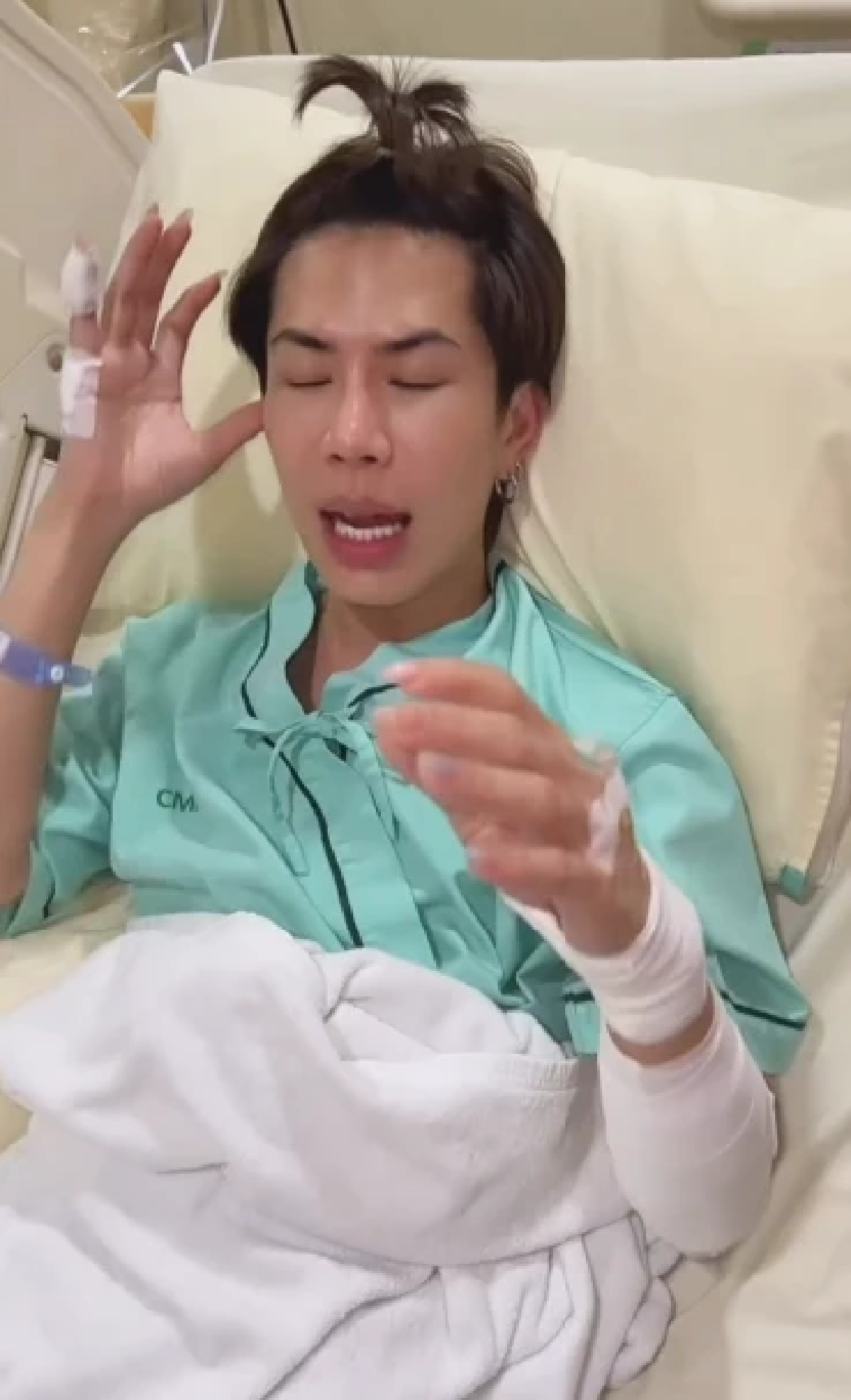 ช็อก! \"เอม วิทวัส\"  เล่านาทีเฉียดตาย ประสบอุบัติเหตุ แอดมิทด่วนรอดูอาการ!