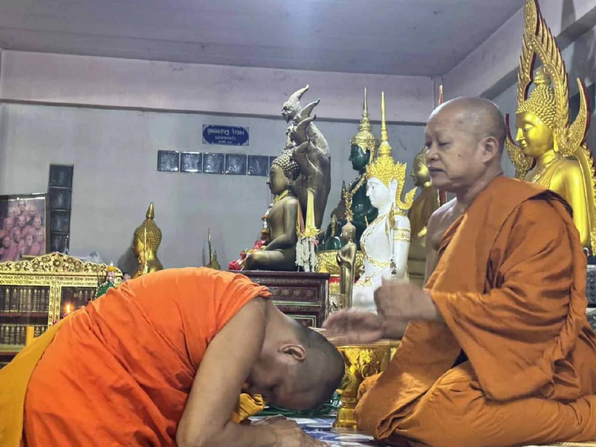 พระมหายอดเพชร หรือ พระครูศรีรัตนวิเชียร อดีตเจ้าอาวาสวัดท่าบัวทอง