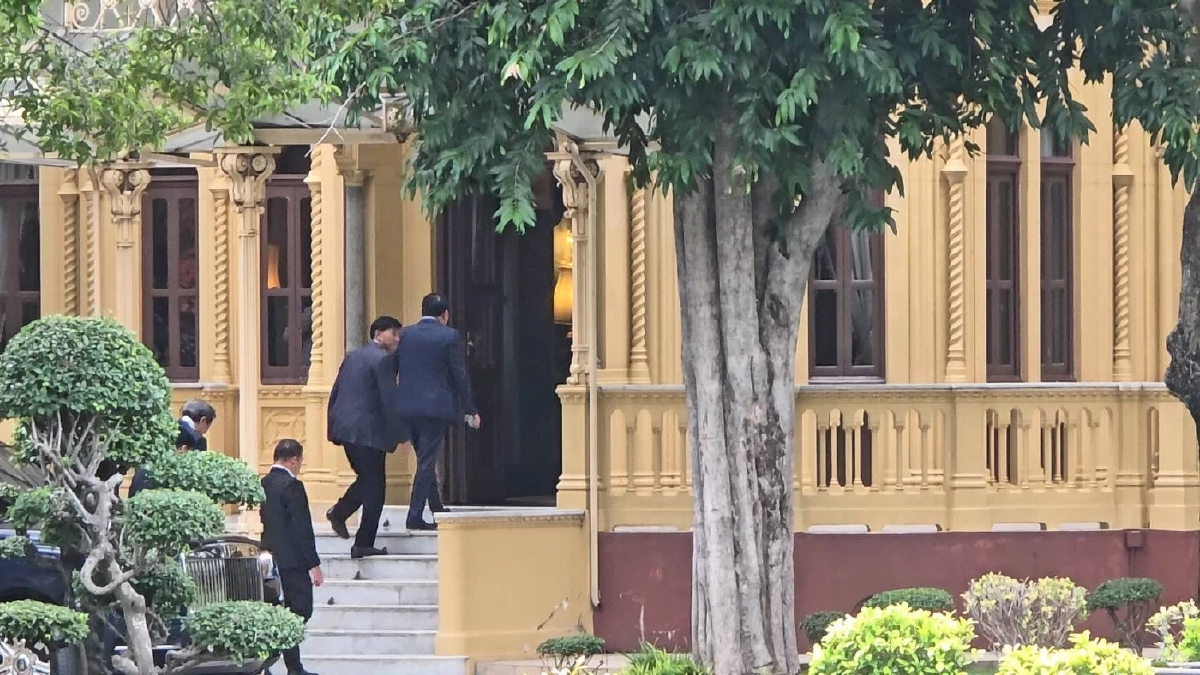 \"ทักษิณ\" เข้าบ้านพิษณุโลก ร่วมถกทีมไทยแลนด์ แก้ปัญหาภาษีทรัมป์