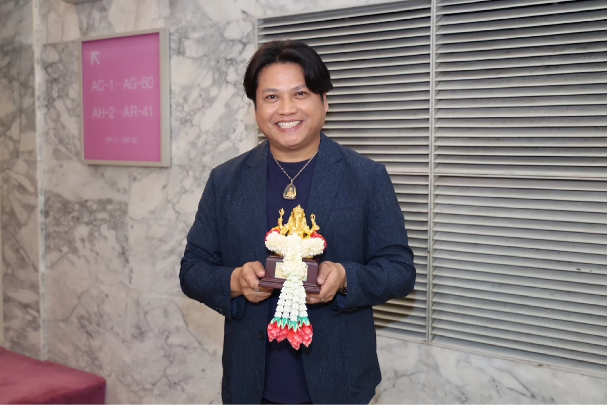 \"อ.พยัพ - ครูสลา\" นำทีมศิลปินรับรางวัล \"เพชรในเพลง\" วันภาษาไทยแห่งชาติ
