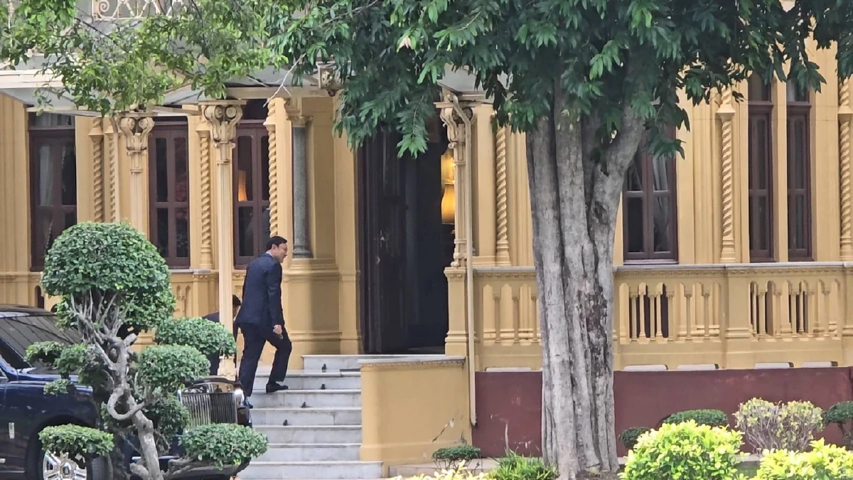 \"ทักษิณ\" เข้าบ้านพิษณุโลก ร่วมถกทีมไทยแลนด์ แก้ปัญหาภาษีทรัมป์