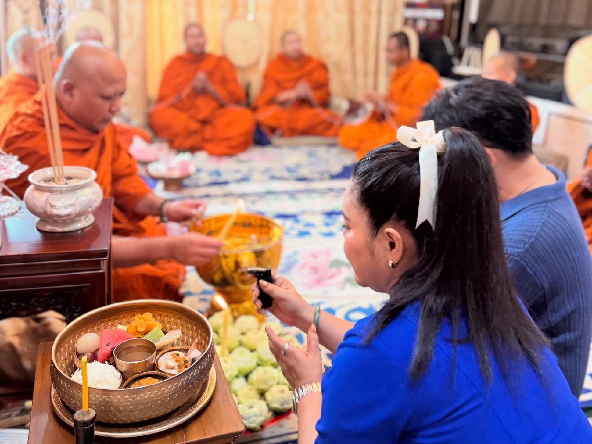 \"ฮาย อาภาพร\" เปิดบ้านทำบุญวันเกิด เอฟซีแห่ซูม \"เลขเด็ดขันน้ำมนต์\"