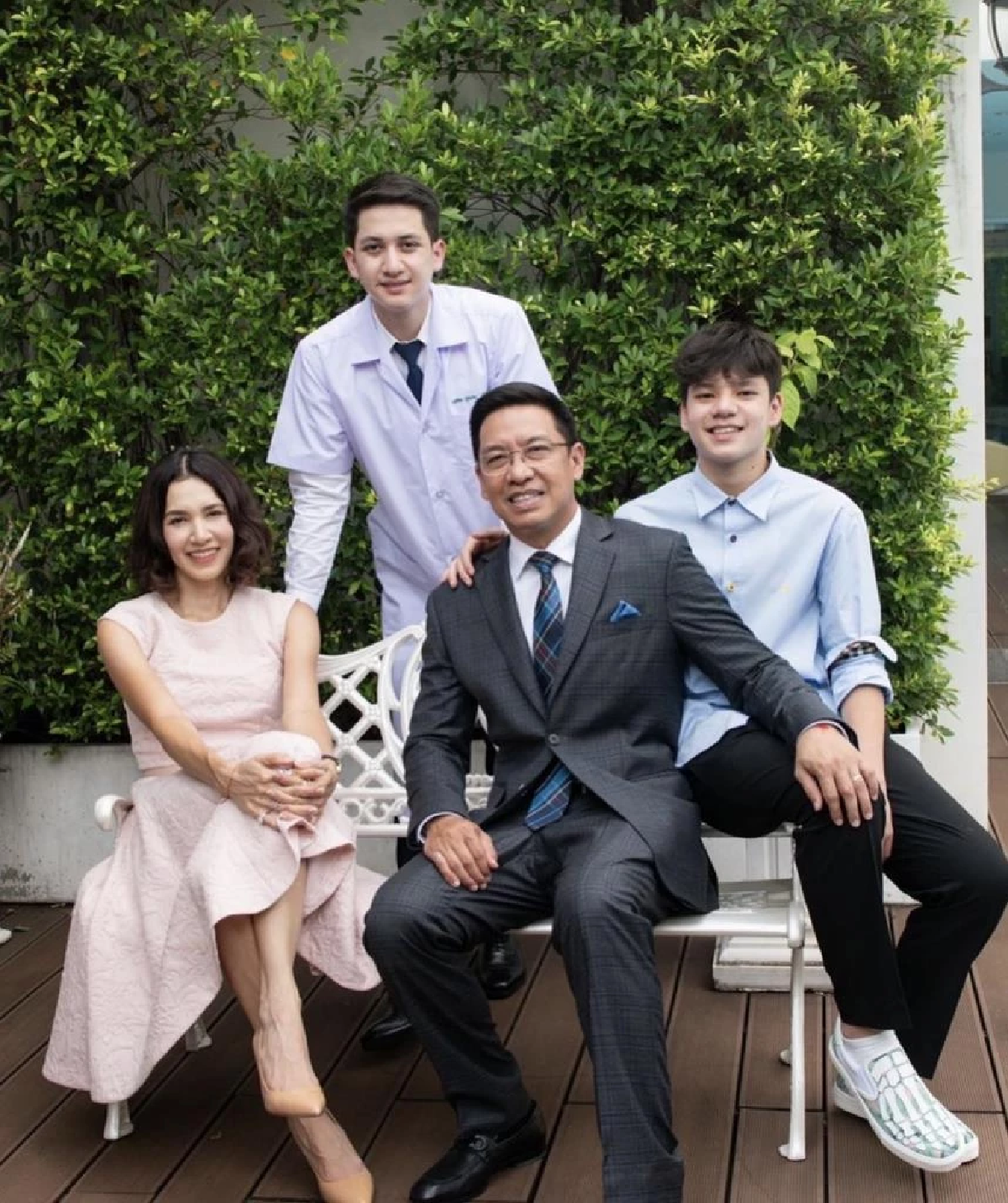 \"หมอปุณณ์\" ลูกนุสบาประกาศสเตตัส \"ไม่โสดแล้ว\" โพสต์ภาพคู่สาวหวานฉ่ำ