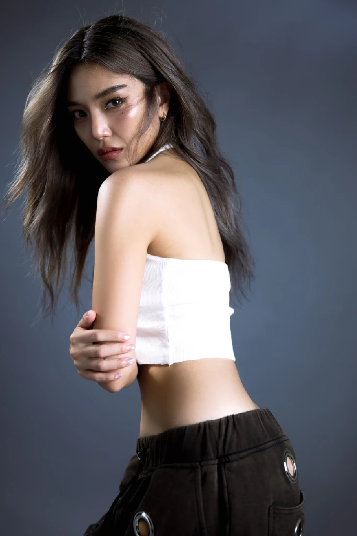 \"เลดี้ปราง\" (LADIIPRANG) ปล่อยเพลงแรก \"อยู่จนกว่าจะทนไม่ไหว\"