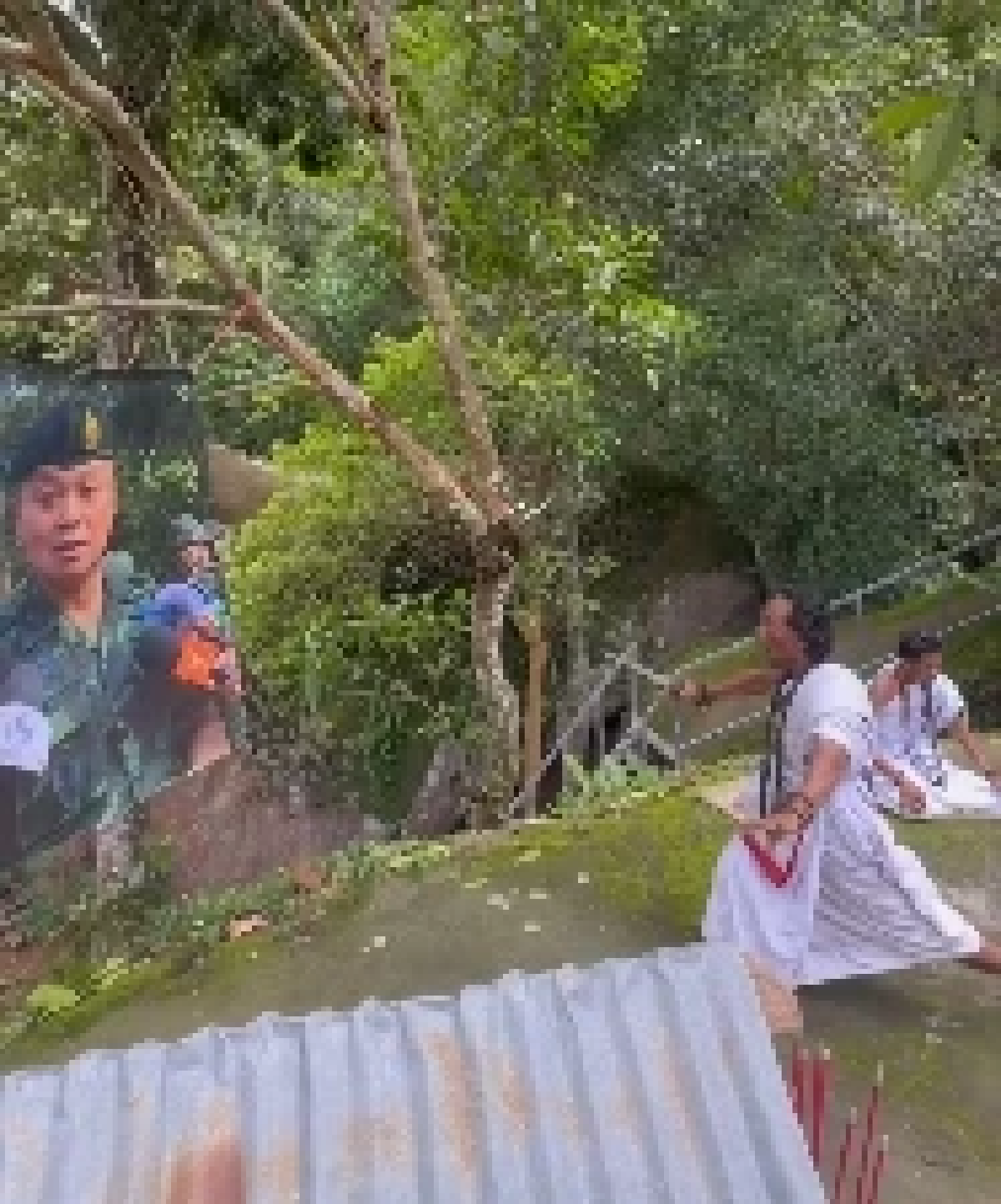 หมอผีขแมร์ ทำพิธีใส่ \"แม่ทัพกุ้ง\" ร่ายรำ ใช้อาวุธทำร้าย-เผารูป