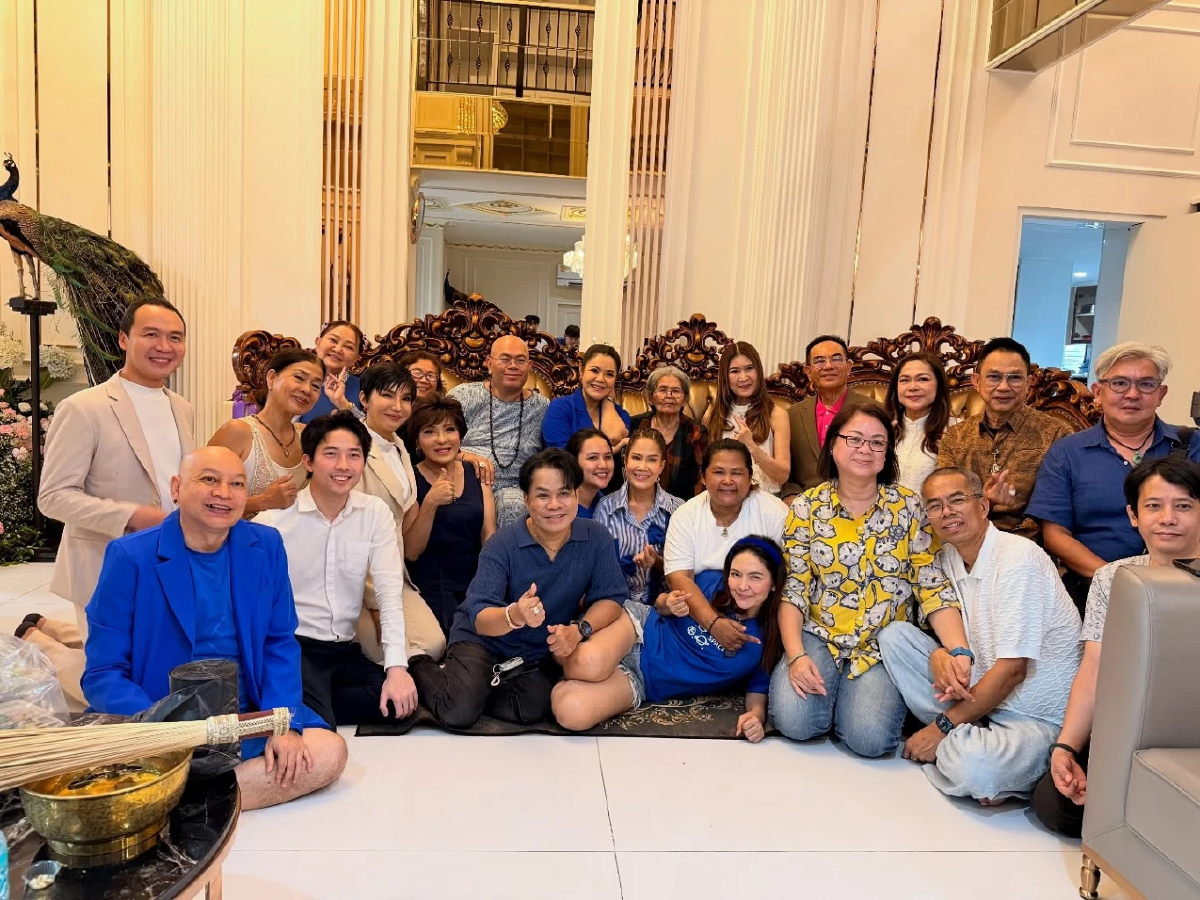 \"ฮาย อาภาพร\" เปิดบ้านทำบุญวันเกิด เอฟซีแห่ซูม \"เลขเด็ดขันน้ำมนต์\"