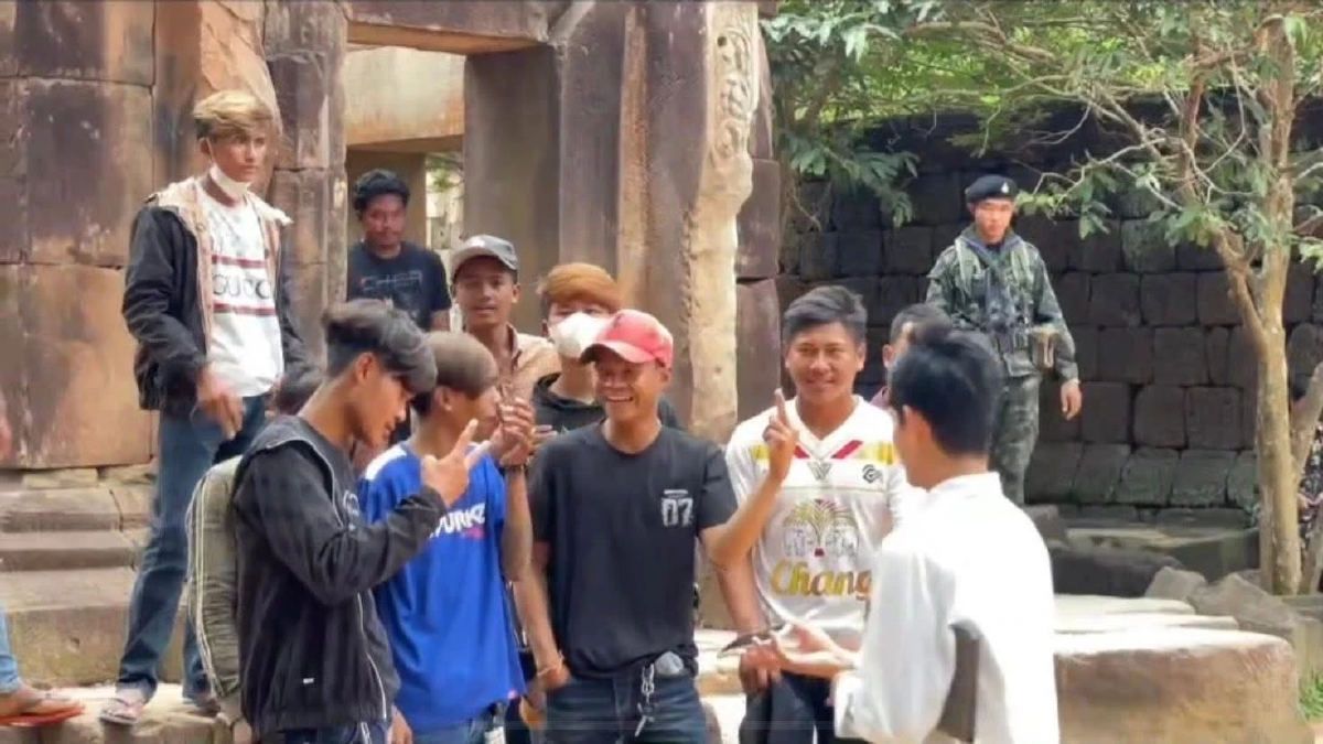 แก๊งน้ำไม่อาบเขมร  จ่อปะทะ  แก๊งน้ำไม่อาบไทย  เจอกันปราสาทตาเมือนธม!