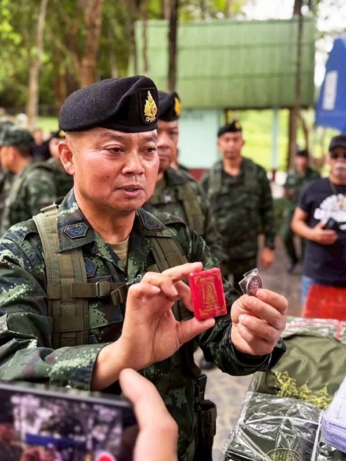 ขนลุก! \"ทหารไทย\" พกเหรียญ \"หลวงปู่ศิลา\" รอดตายปาฏิหารย์ หลังถูกกัมพูชายิงระเบิดใส่