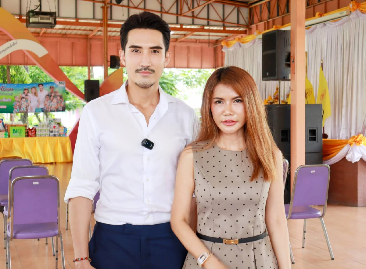 พระเอกดัง \"บิ๊กเอ็ม - ไฮโซหนุ่ย\" ทำบุญ บ้านราชาวดีชาย ปากเกร็ด