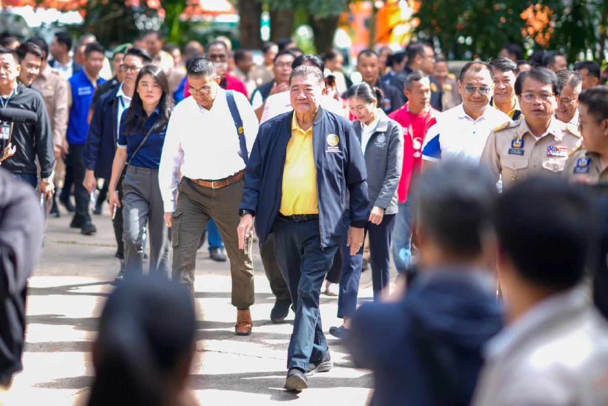 \"ภูมิธรรม\" ลุยสุรินทร์ ให้กำลังใจชาวบ้าน พร้อมถกผู้ว่าฯ 4 จ. ประเมินการกลับบ้าน
