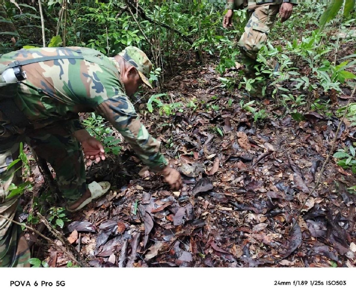 มือถือปริศนา! โผล่บนภูมะเขือ เปิดเครื่องเจอคลิป-รูปทหารกัมพูชาเพียบ