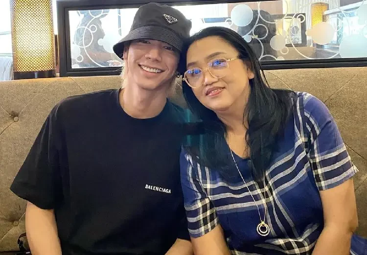 น่ารักมาก \"ไบร์ท-อองตวน\" ลูกชายแห่งชาติ จัดใหญ่ ของขวัญวันแม่