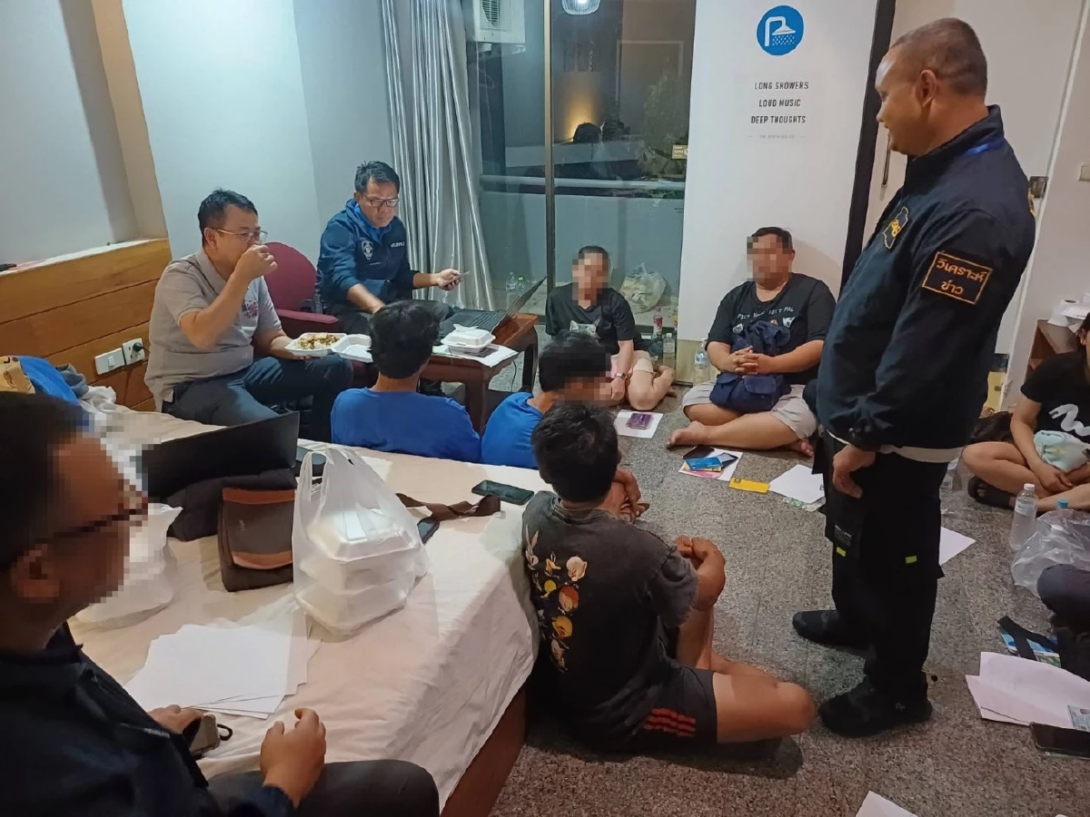 บุกจับเครือข่ายซื้อ–ขาย \"บัญชีม้าส่งข้ามประเทศ\" กลางโรงแรมย่านรัชดา