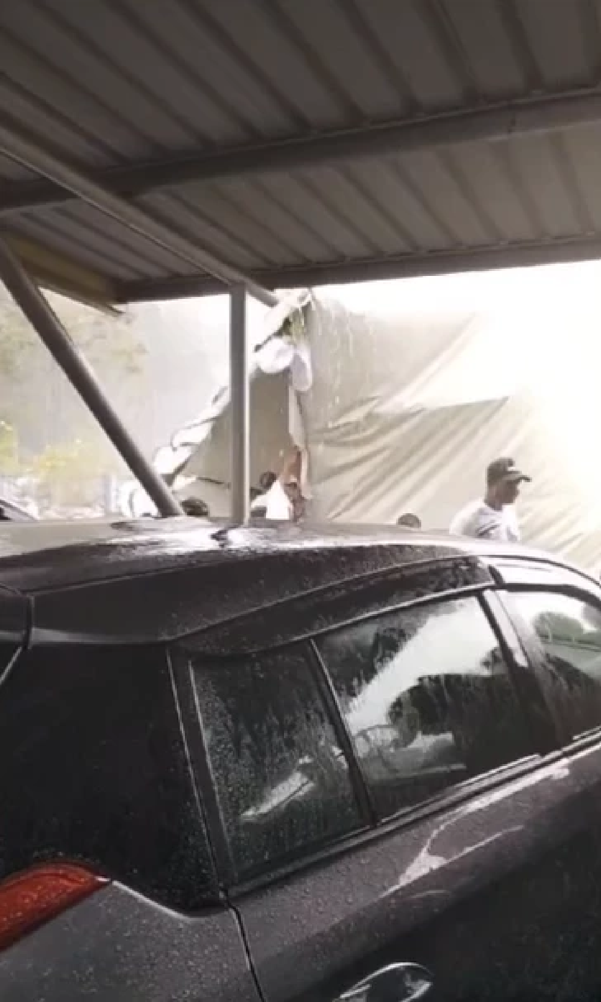 ระทึก! พายุฝนถล่ม พัดเต็นท์ในงานแข่งกีฬาสี นักเรียนเจ็บหลายราย