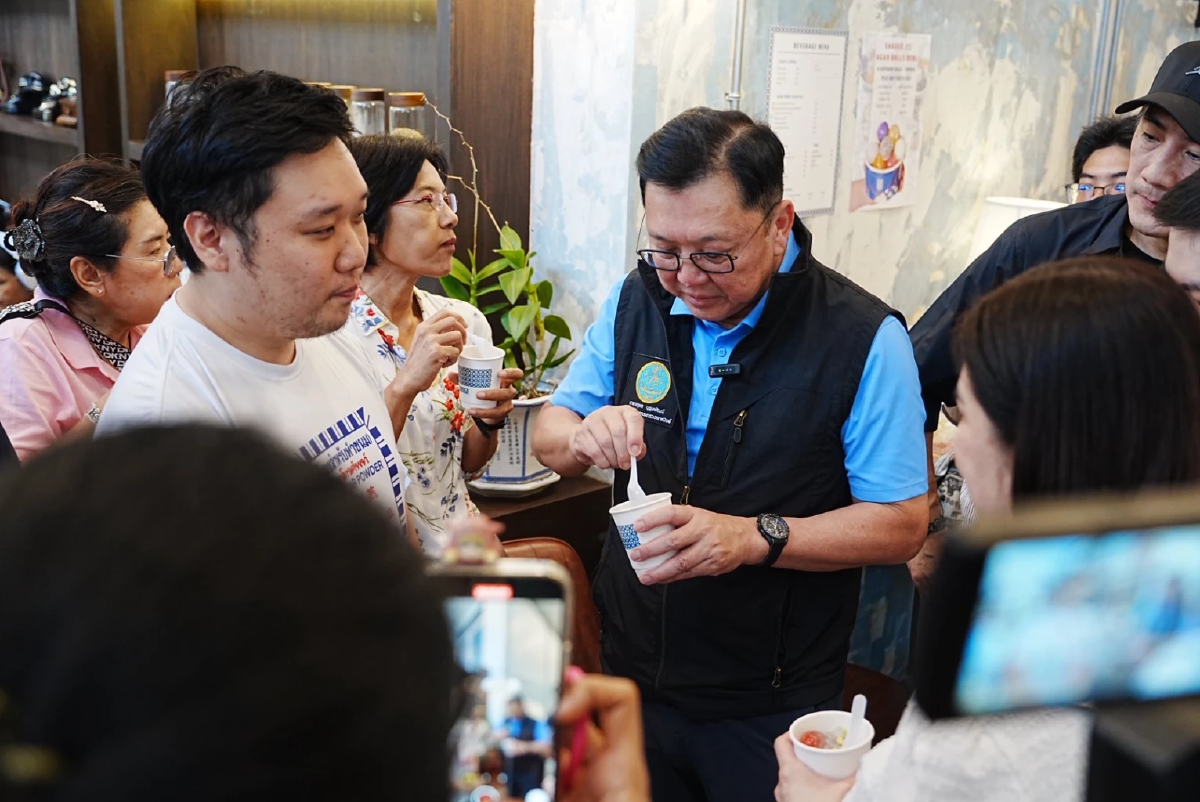 \"จตุพร” ลงพื้นที่ถนนทรงวาด ชวนสายชิลล์อุดหนุนผู้ประกอบการไทย