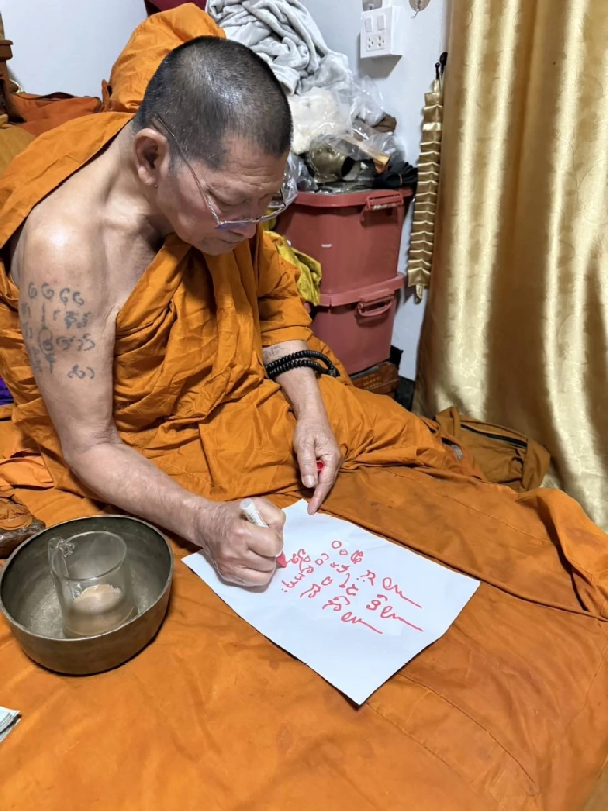 ส่องเลขมงคล \"หลวงปู่ศิลา\" ลงอักขระยันต์หลังเหรียญเจ้าพ่อสีเสือ