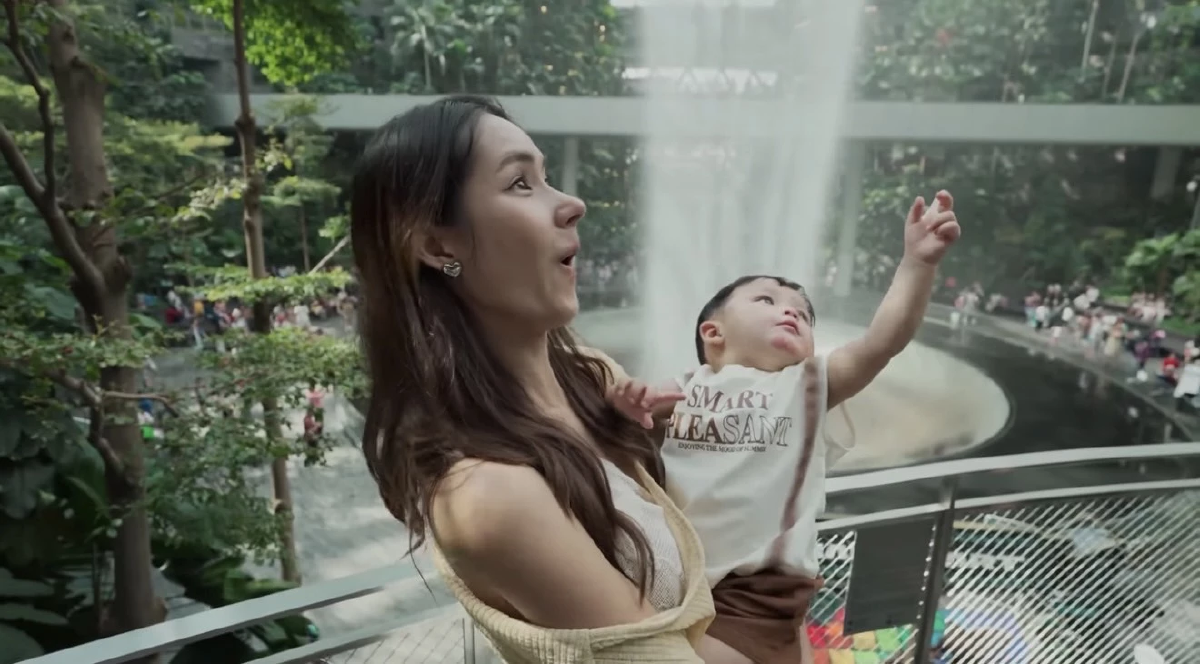 \"แจ็ค แฟนฉัน\" เซอร์ไพรส์ \"ใบหม่อน\" พา \"น้องคากิ\" ฉลองวันเกิด 1 ขวบ