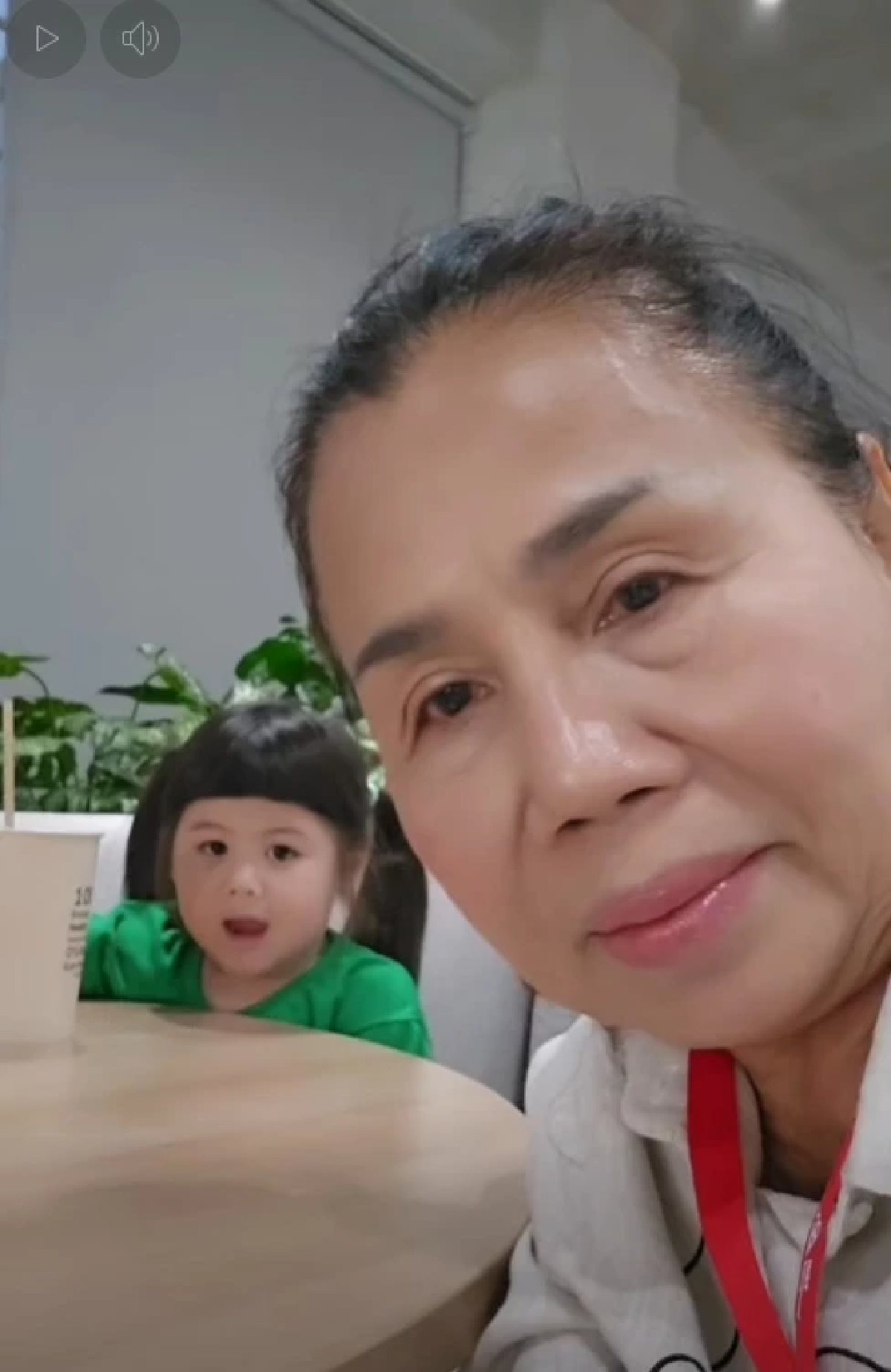 สิ้นสุดการรอคอย \"น้องเกล\" ใส่เสื้อนักเรียนสีเขียว เปิดบทสนทนากับ \"ยายหนิง\"