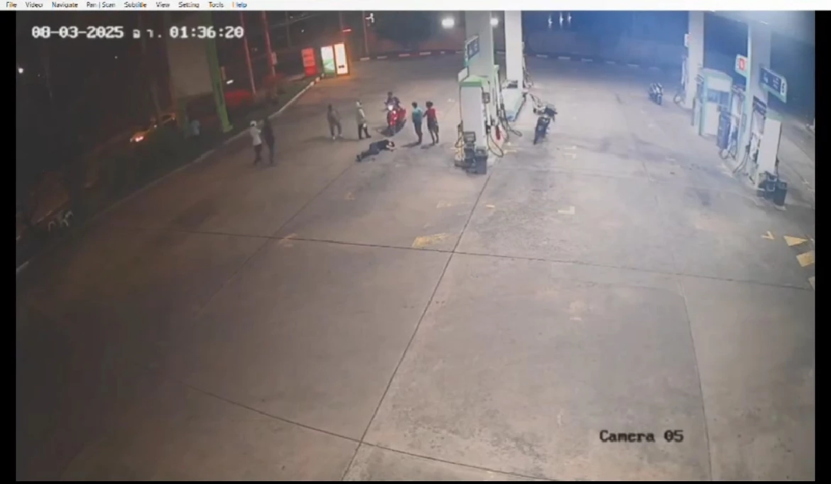 (คลิป) เปิดภาพวงจรปิด \"เป๊ก ผลิตโชค\" กระโดดขึ้นรถกระบะ ก่อนโดนฟันคาง