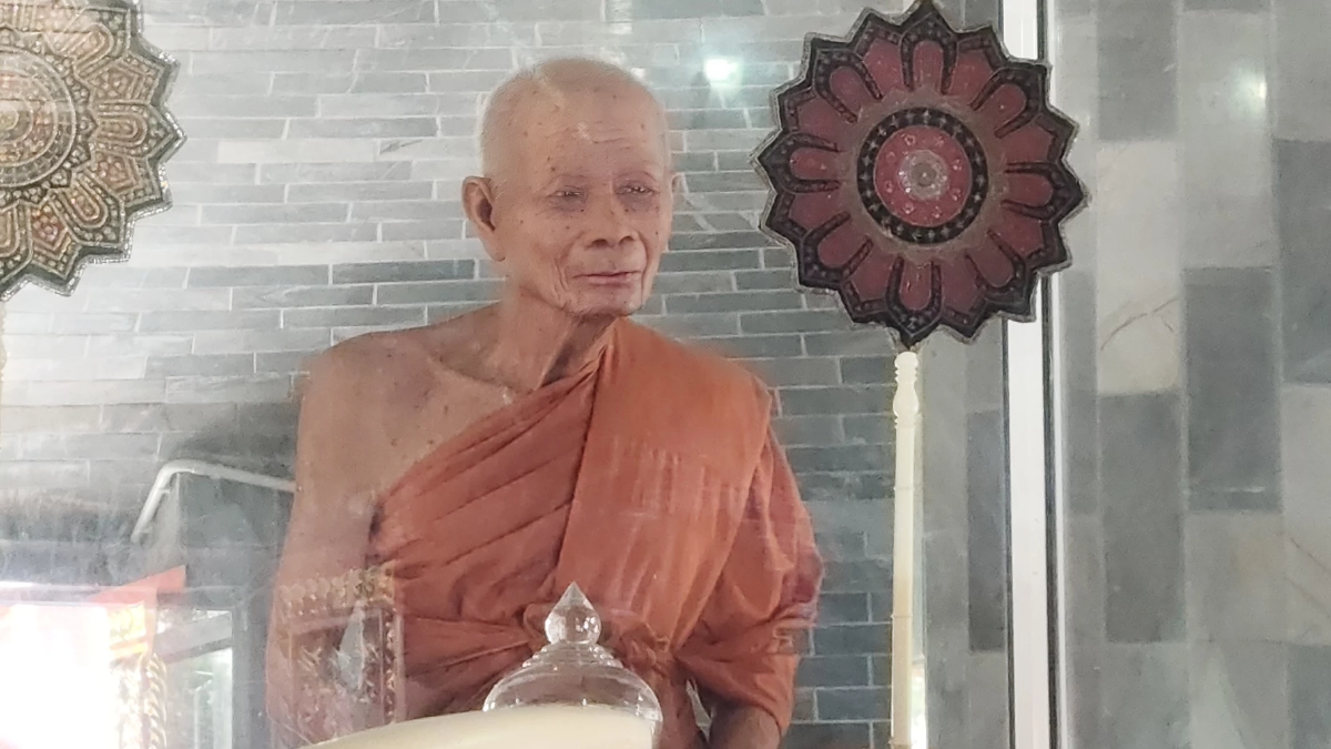 เลขเด็ด \"หลวงปู่นิล\" สุดอัศจรรย์ปรากฎพระอาทิตย์ทรงกรด ขณะพิธีรำลึก