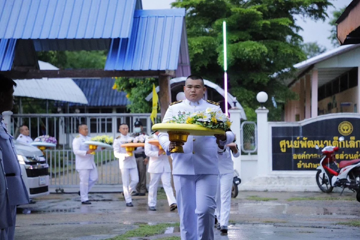 ในหลวง-พระบรมวงศานุวงศ์ พระราชทานพวงมาลา วางหน้าหีบศพพลทหารพิทยุตม์
