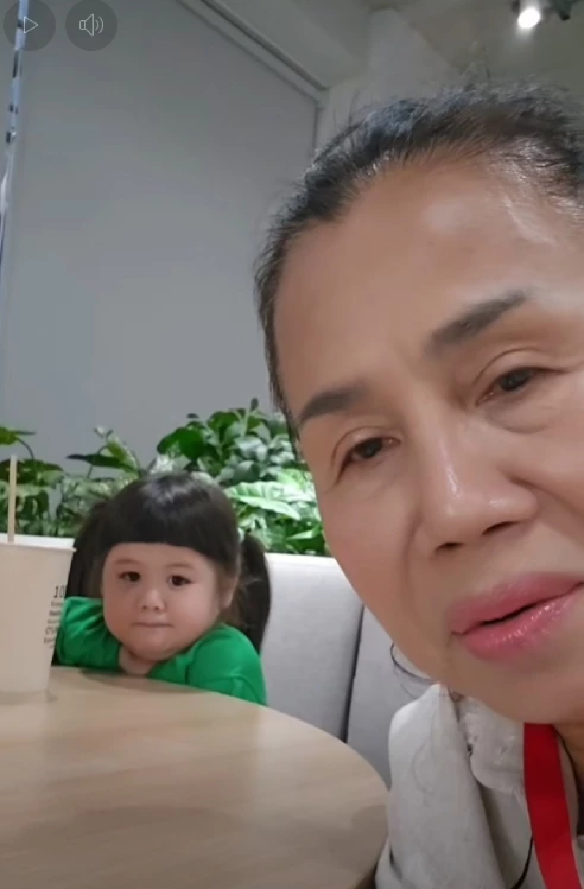 สิ้นสุดการรอคอย \"น้องเกล\" ใส่เสื้อนักเรียนสีเขียว เปิดบทสนทนากับ \"ยายหนิง\"