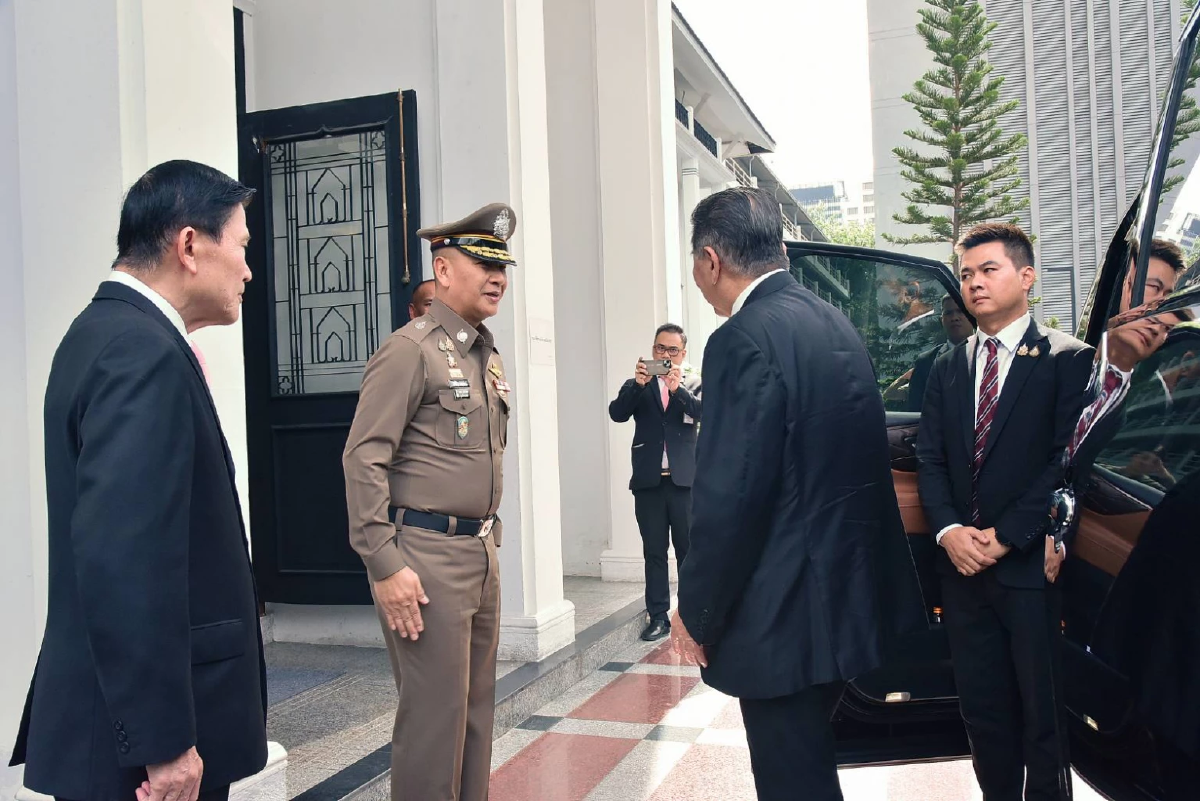 เลื่อน! \"ภูมิธรรม\" พูดสั้นๆ ก่อนลุกออกจากวง ก.ตร. ขณะเริ่มถกแต่งตั้งนายพล
