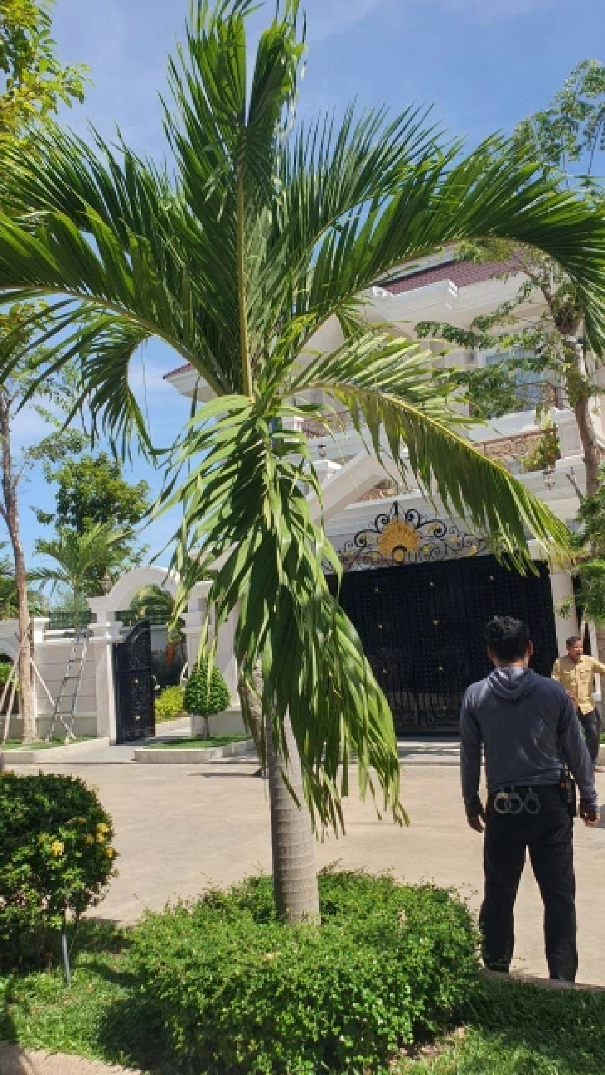 ตำรวจบุกรวบ \"เชง เสร็ยร็วต\" อินฟลูฯ - แม่ค้าเขมร คาบ้านพัก