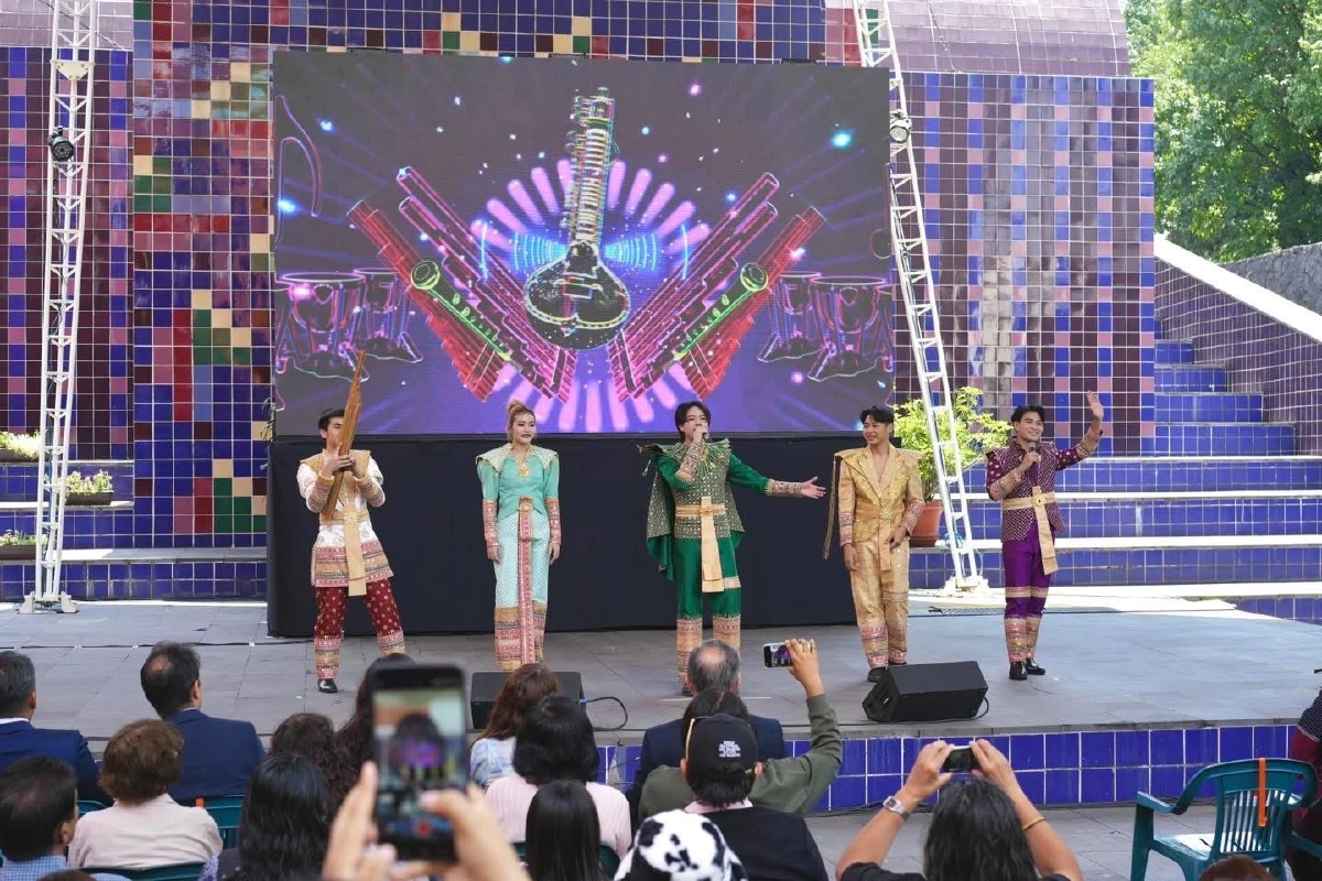 หมอลำไอดอล ลูกอีสานสู่สากล เสิร์ฟความม่วนใจกลางกรุงเม็กซิโก